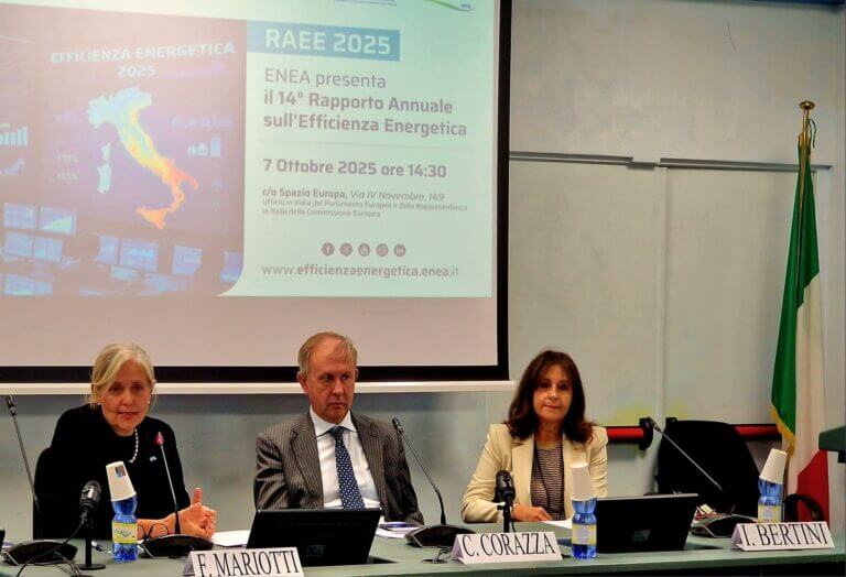 Da sinistra Francesca Mariotti (presidente ENEA) Carlo Corazza (Parlamento Ue) e Ilaria Bertini (ENEA)