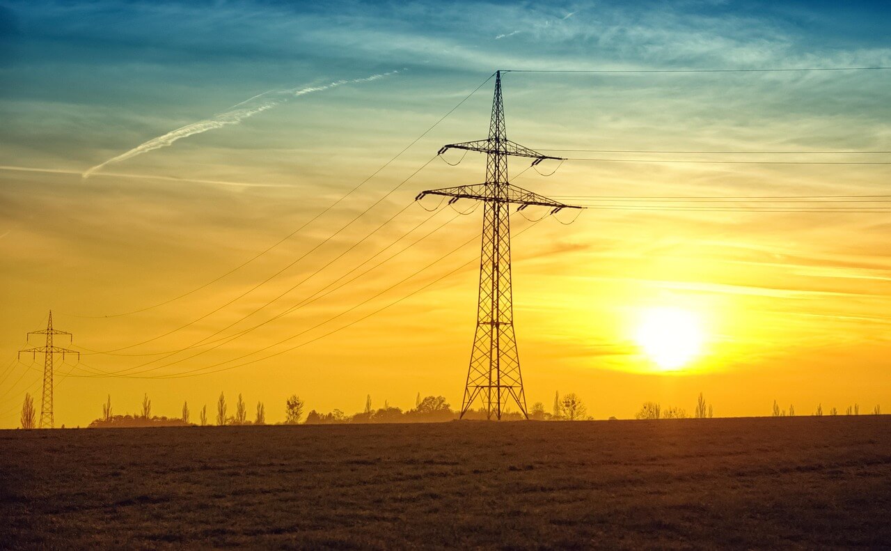 power-lines-532720_1280 protezione infrastrutture energetiche