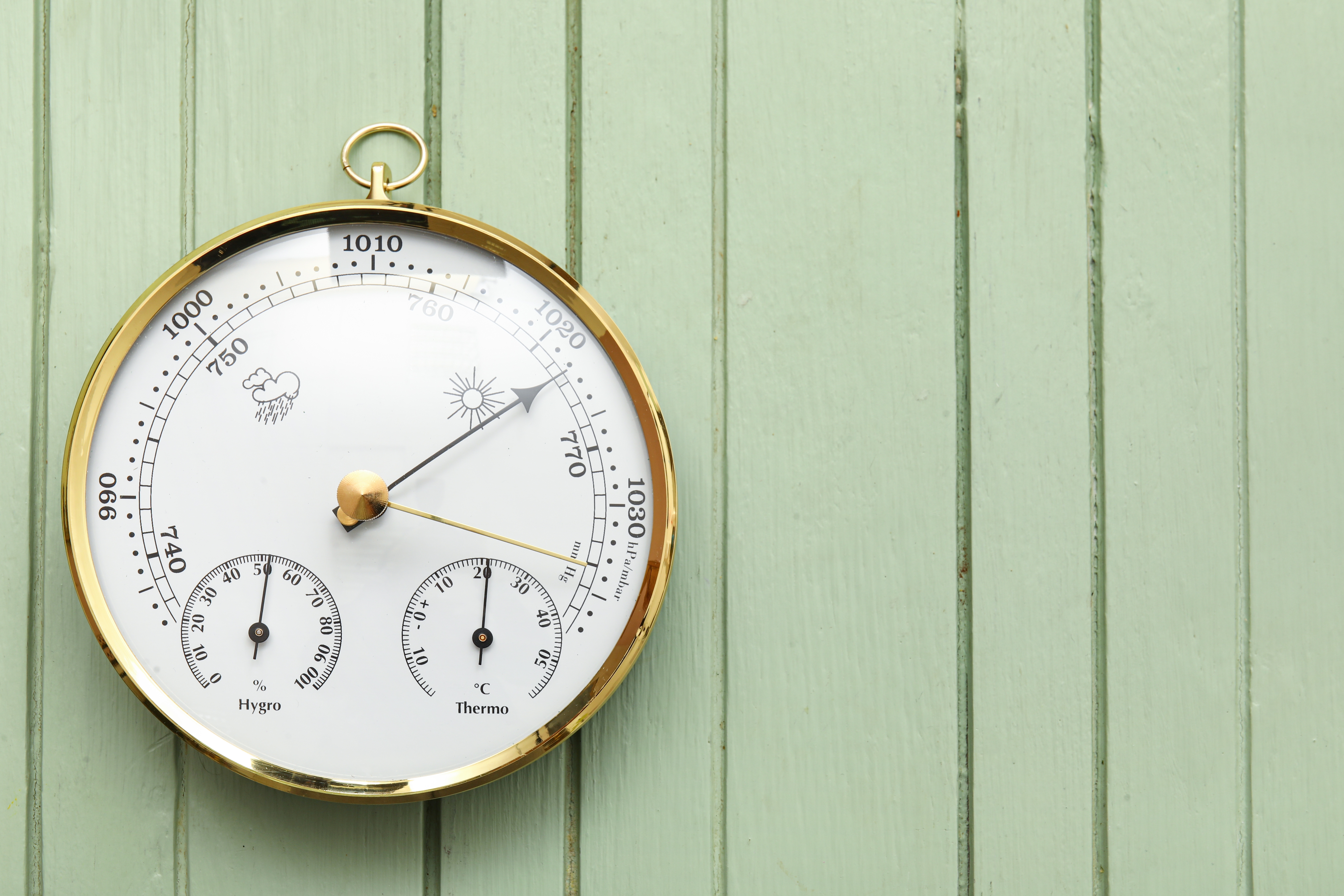 Aneroid,Barometer,On,Green,Wooden,Background