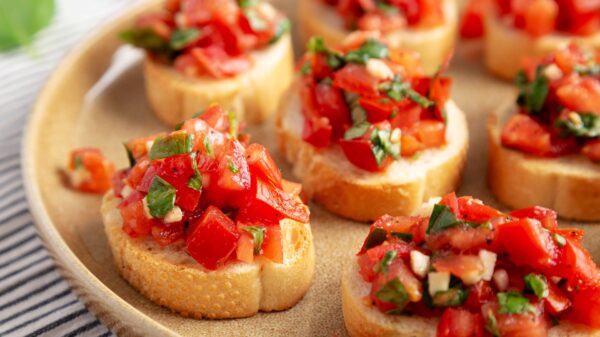 Homemade,Italian,Tomato,Bruschetta,On,A,Plate,,Side,View.,Close-up.